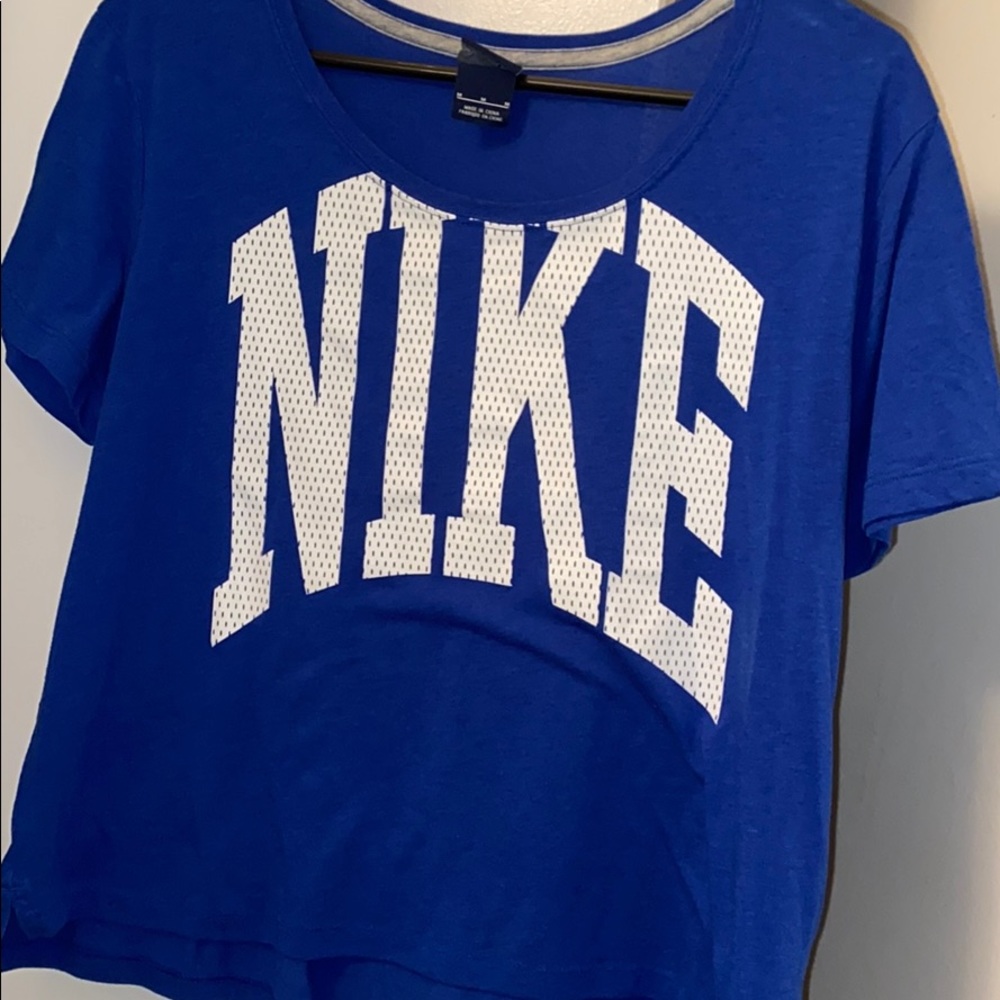 nike cropped short sleeve